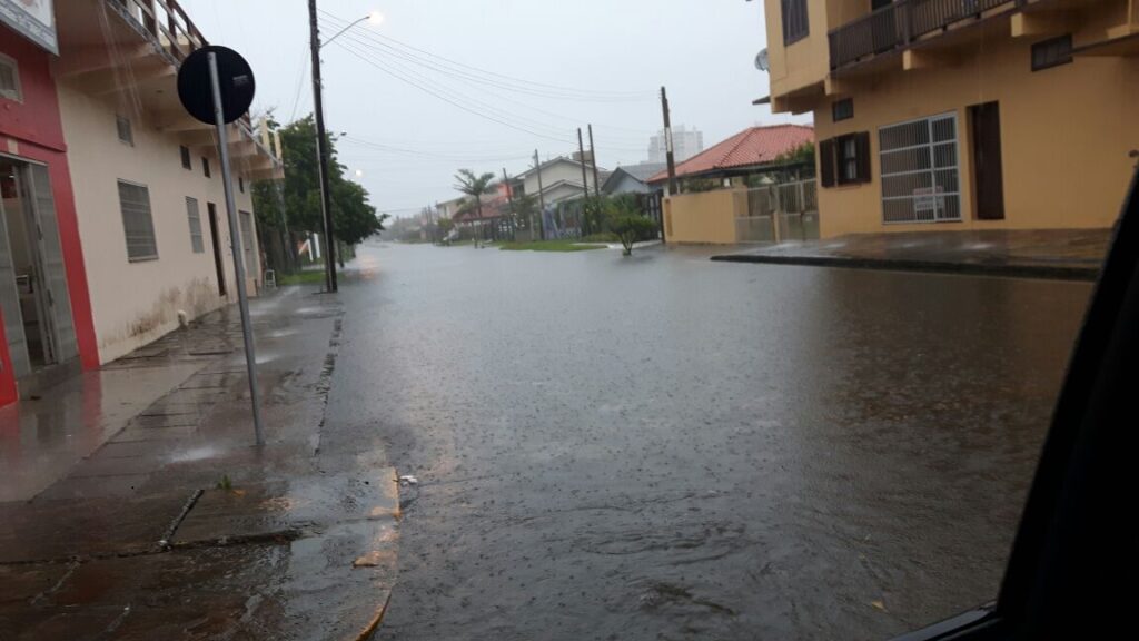 2312 chuva Tramandaí 02