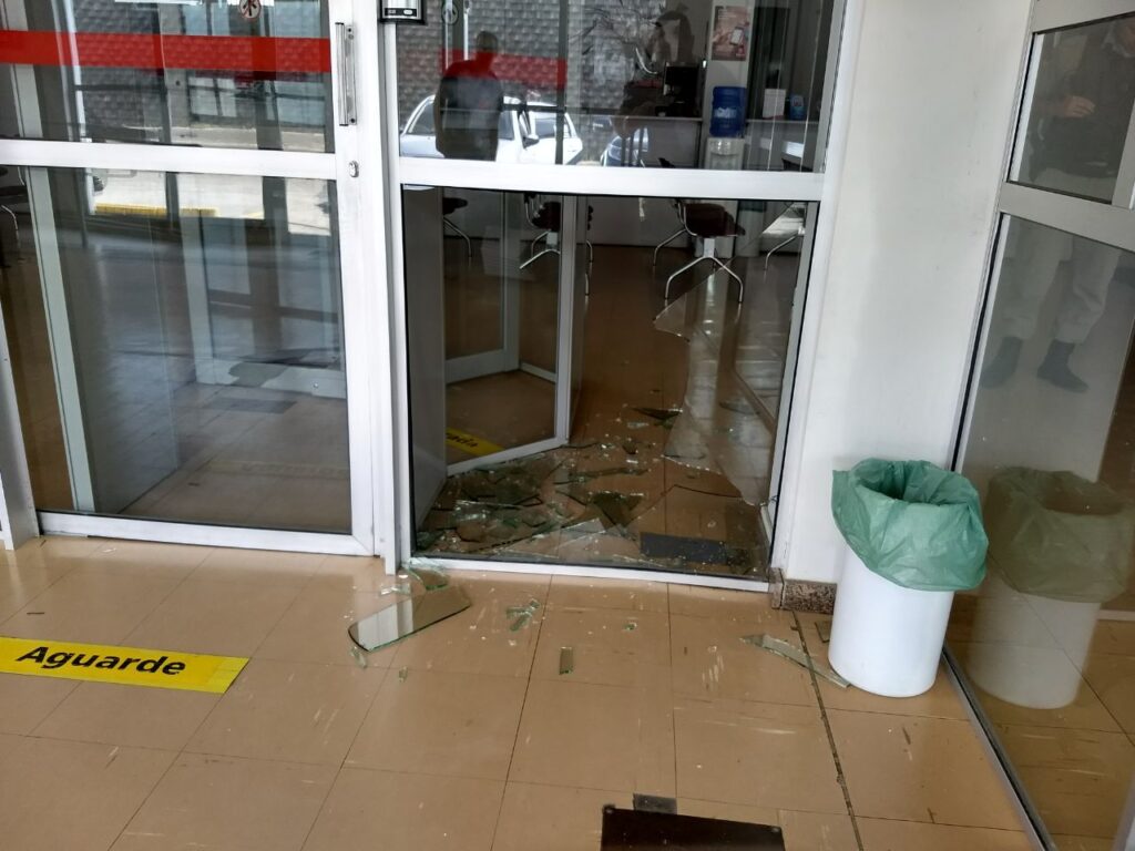 1004 ASSALTO BANCO TERRA DE AREIA 03