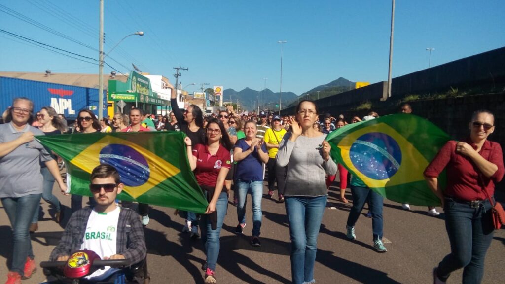 280518 PROTESTO TRÊS CACHOEIRAS - TONINHO RODRIGUES RÁDIO MEGASUL