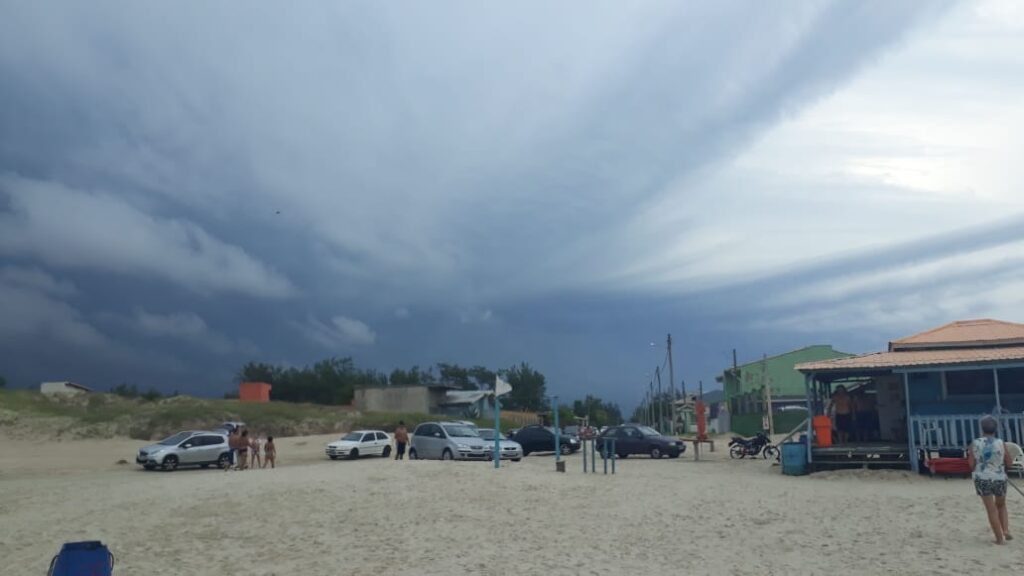 010219 temporal em Imbé - Fabiano Sores