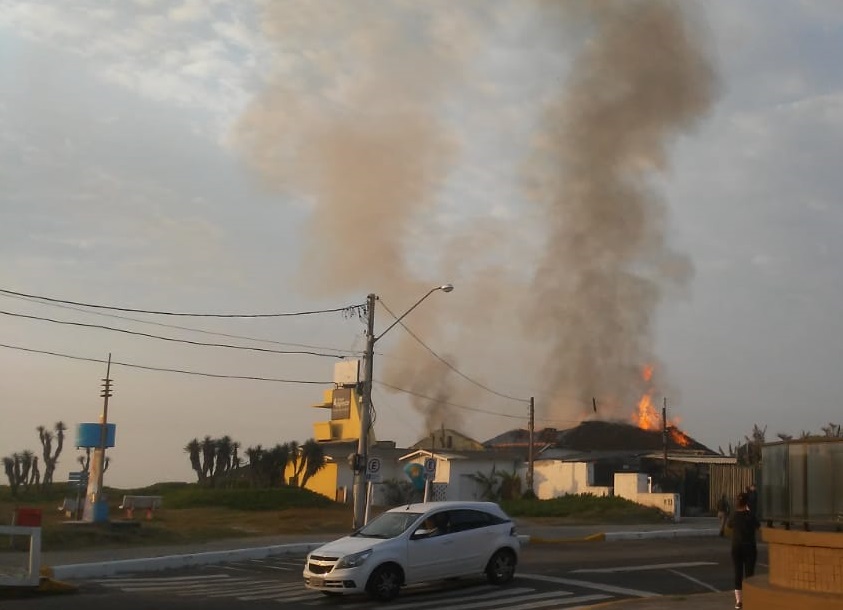 080819 INCÊNDIO BALI HAI 2 Luiz Fernando da Rosa