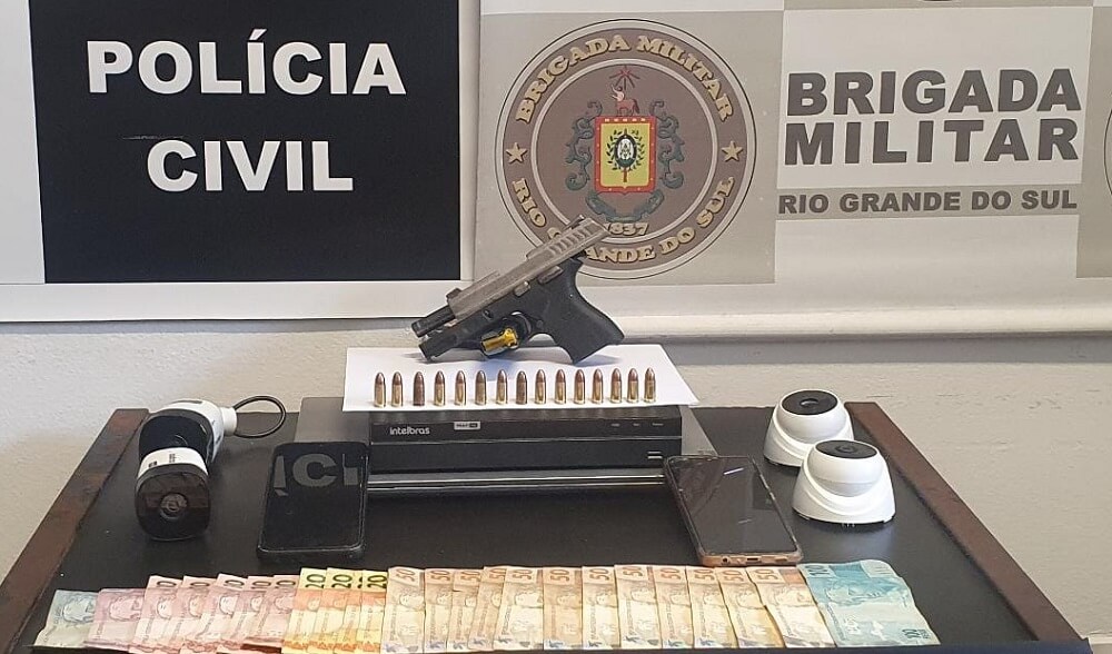 Armas e drogas foram apreendidas. Foto: Brigada Militar
