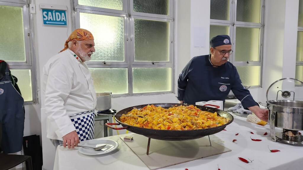 o salão da SAT lotado Jantar dos Cozinheiros marca lançamento da