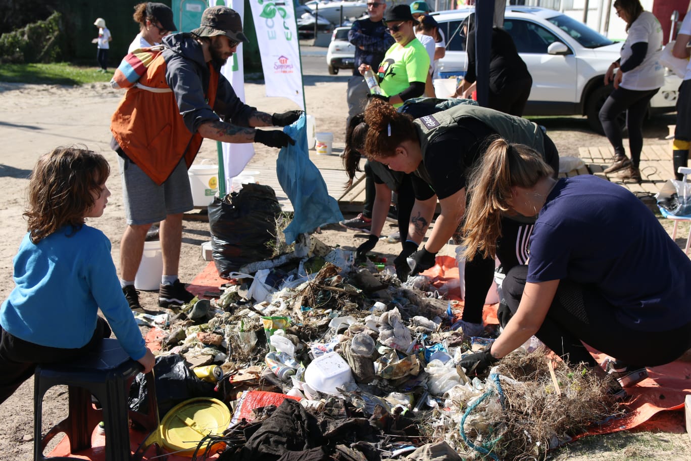 Dia Mundial Da Limpeza Recolheu Mais De 2 3 Toneladas De Lixo De Praias