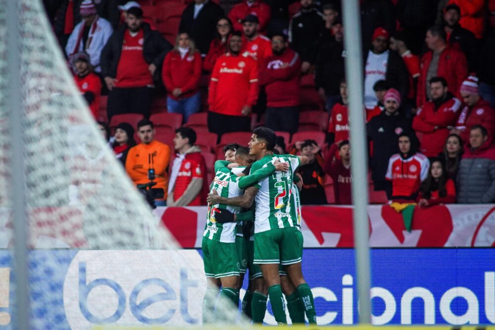 Copa do Brasil gol no fim Inter perde para o Juventude e é vaiado