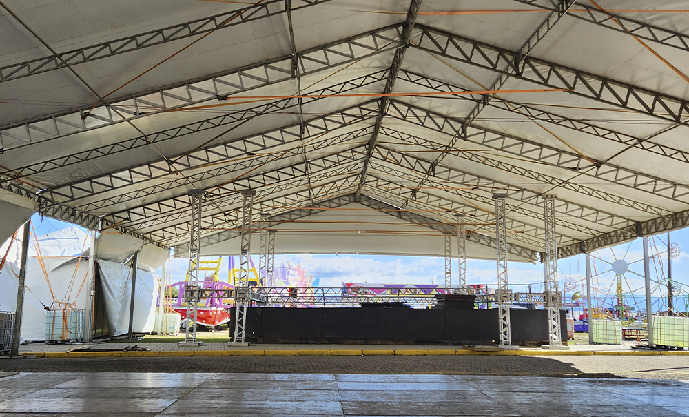 240625 MONTAGEM ESTRUTURAS FESTA PEIXE TRAMANDAÍ 14