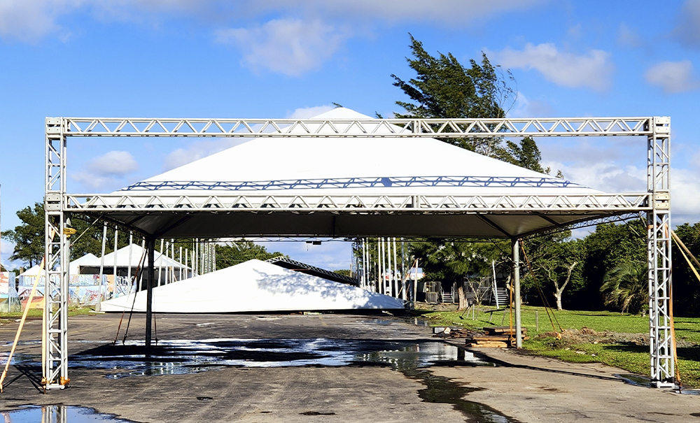 240625 MONTAGEM ESTRUTURAS FESTA PEIXE TRAMANDAÍ 16