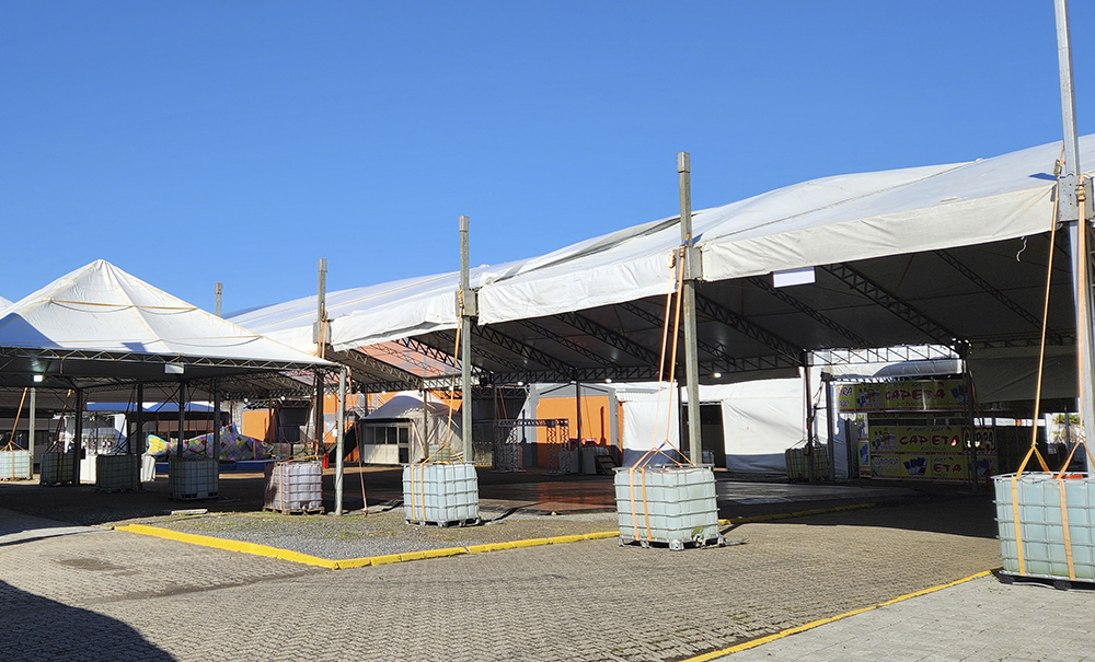 240625 MONTAGEM ESTRUTURAS FESTA PEIXE TRAMANDAÍ 7