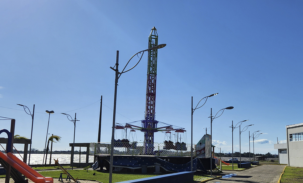 240625 MONTAGEM ESTRUTURAS FESTA PEIXE TRAMANDAÍ 8
