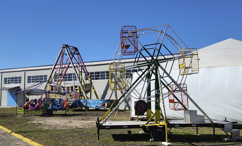 240625 MONTAGEM ESTRUTURAS FESTA PEIXE TRAMANDAÍ 9