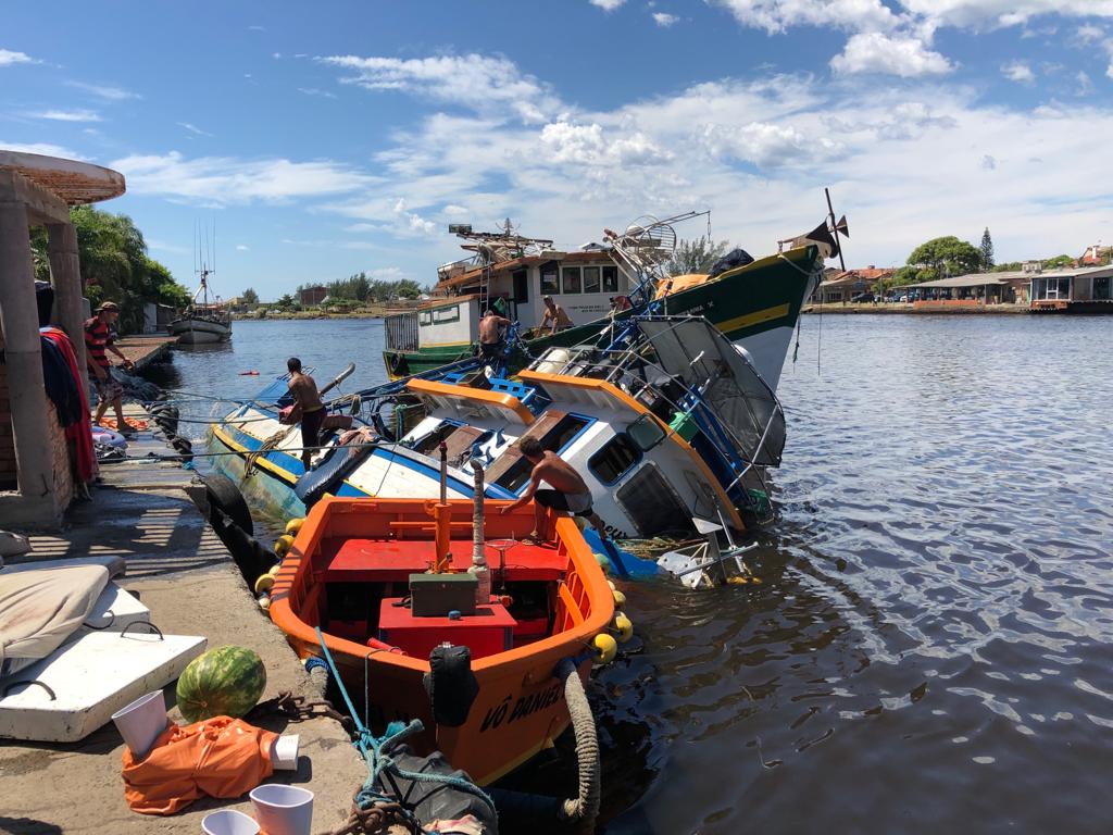 270219 ACIDENTE BARCO RIO MAMPITUBA 02