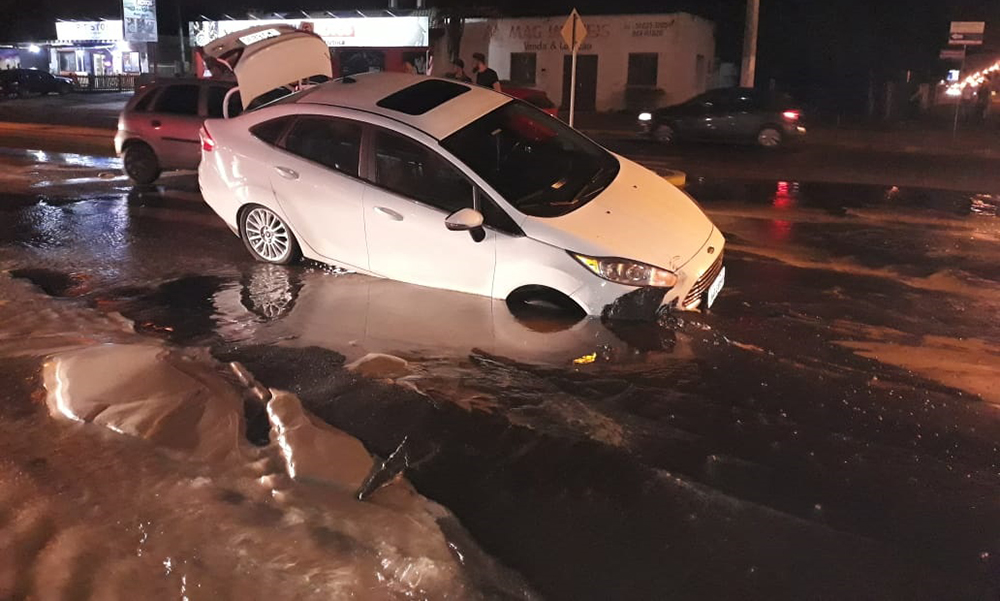 211119 CARRO CAI BURACO CAPÃO