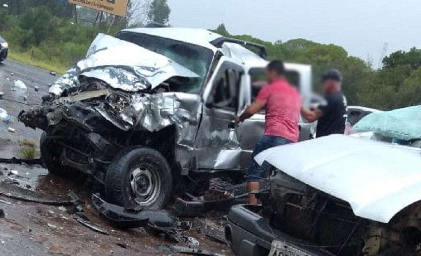 Acidente deixa duas pessoas mortas e outras duas feridas na Estrada do