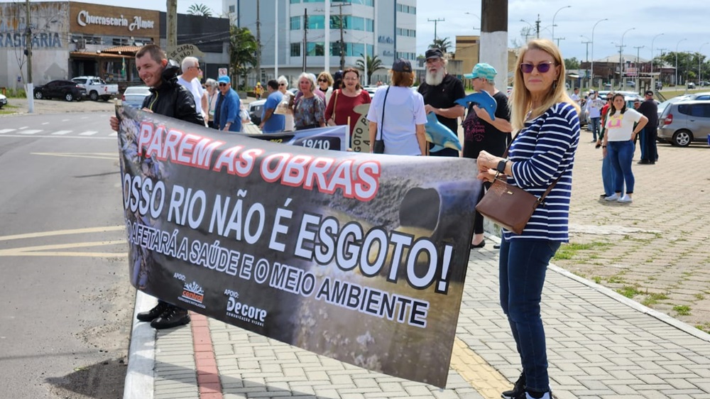 19102024 PROTESTO OBRAS ESGOTO RIO TRAMANDAÍ (1)