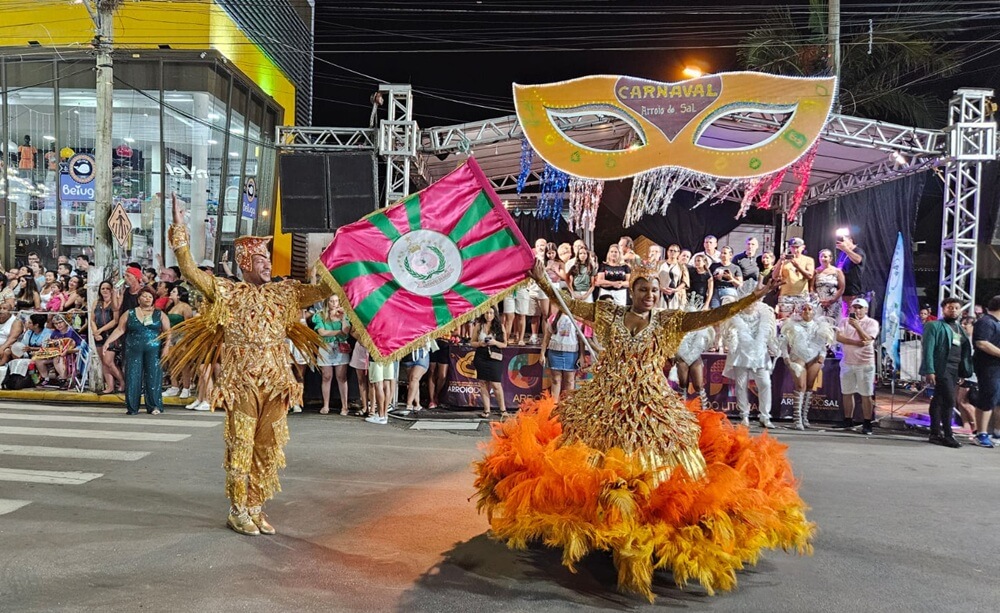 020325 CARNAVAL ARROIO DO SAL GIGANTES 1