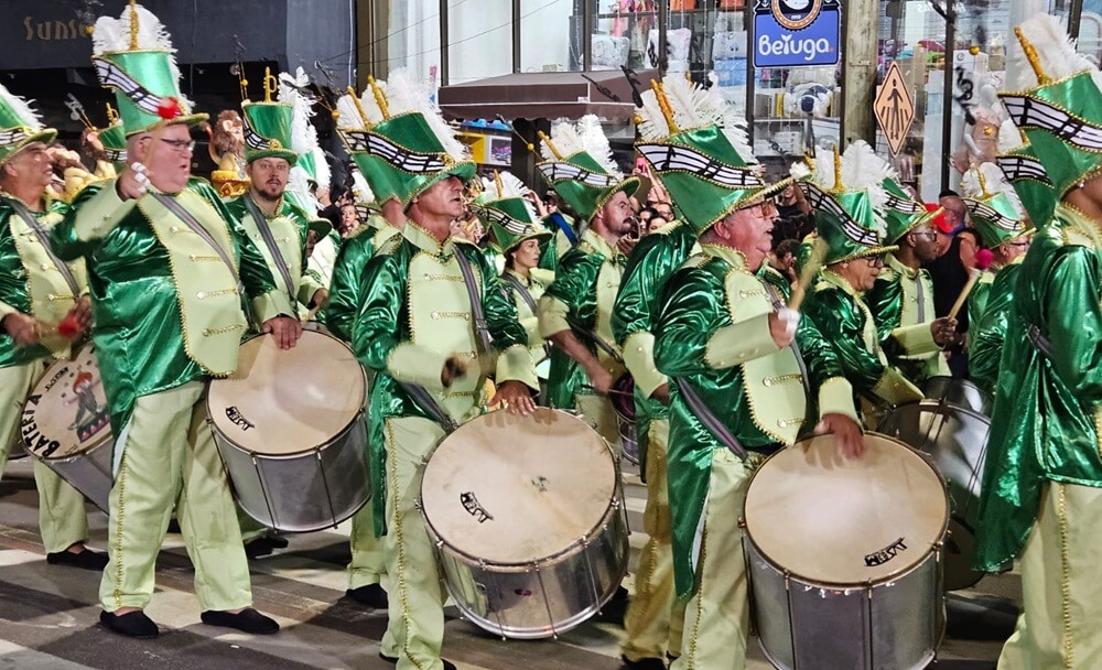 020325 CARNAVAL ARROIO DO SAL GIGANTES 2